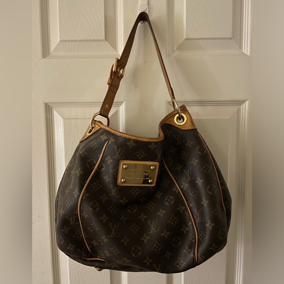 Louis Vuitton Monogram Canvas Galleria PM Hobo - Picture 4 of 16